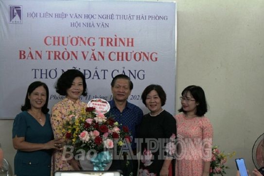 Hội Nhà văn Hải Phòng tổ chức bàn tròn văn chương “Thơ nữ đất Cảng”