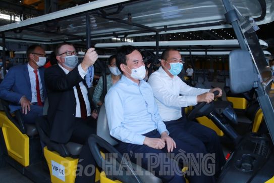 The City Standing Party Committee visited and worked with VinFast Automobile Manufacturing Complex 