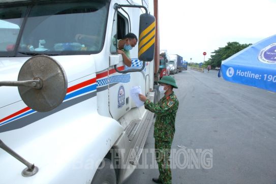 Xuyên đêm nơi tuyến đầu ngăn dịch (kỳ cuối)