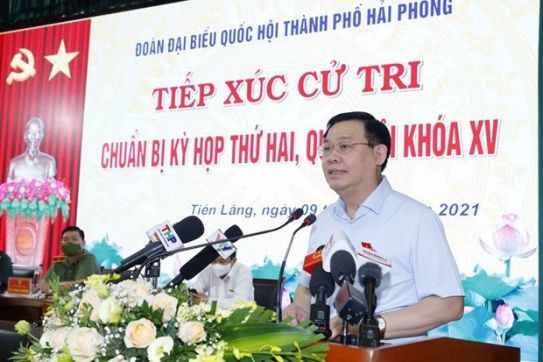 越南国会主席王廷惠与海防市先朗县选民接触