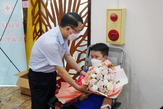 Hàng trăm công nhân, viên chức, lao động tham gia Ngày hội hiến máu “Giọt hồng sẻ chia”