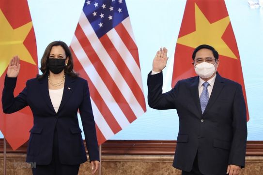 越南政府总理范明政会见美国副总统哈里斯