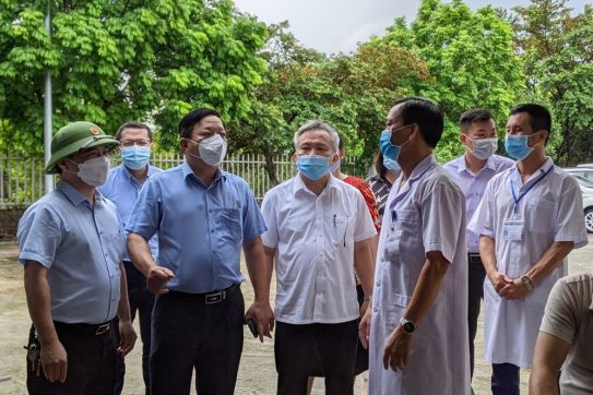 Phó Chủ tịch UBND thành phố Nguyễn Đức Thọ kiểm tra công tác triển khai tiêm vắc xin Vero Cell phòng COVID-19 trên địa bàn quận Hải An