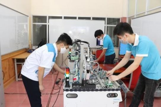 Vietnam looks to train, retrain skills to adapt to 4IR