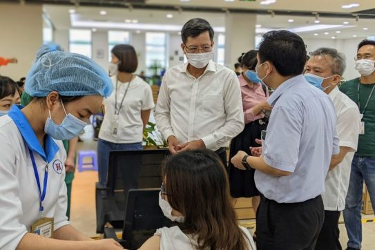 Phó Chủ tịch Thường trực UBND thành phố kiểm tra công tác tiêm vắc xin phòng COVID-19 trên địa bàn huyện An Dương