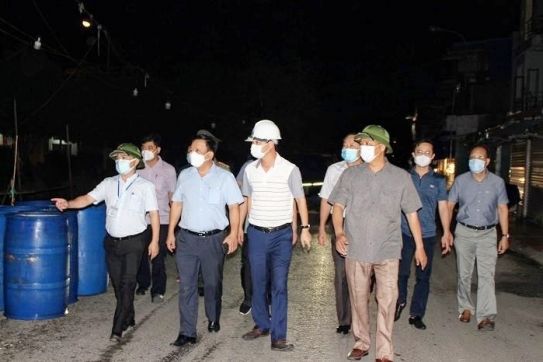 Phó Chủ tịch UBND thành phố Nguyễn Đức Thọ đột xuất kiểm tra công tác phòng chống dịch trên địa bàn quận Hải An