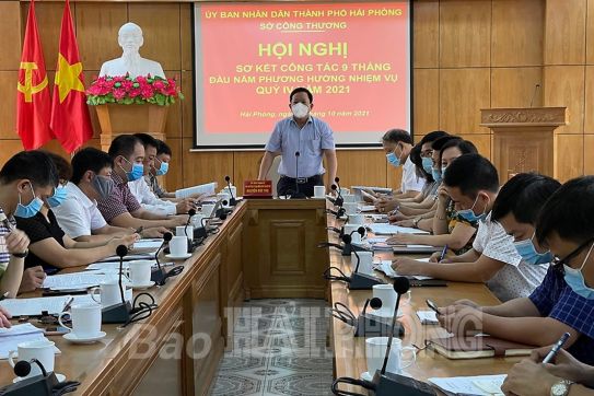 海防市人民委员会副主席阮德寿与工贸厅展开座谈