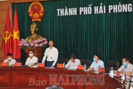 海防市人民议会常务委员会和人民议会各委员会继续加强其在所有活动中的作用和职责