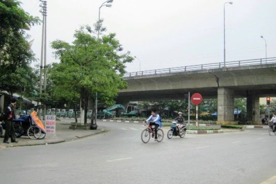 实现绿化市内桥柱桥墩以确保市容美化
