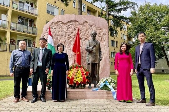 Việt Nam và Bác Hồ là biểu tượng vì hòa bình, độc lập, tự do ở Hungary