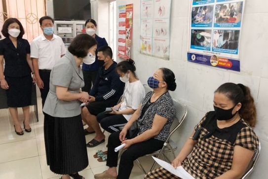 Trưởng Ban Tuyên giáo Thành ủy kiểm tra công tác tiêm vắc xin tại quận Đồ Sơn