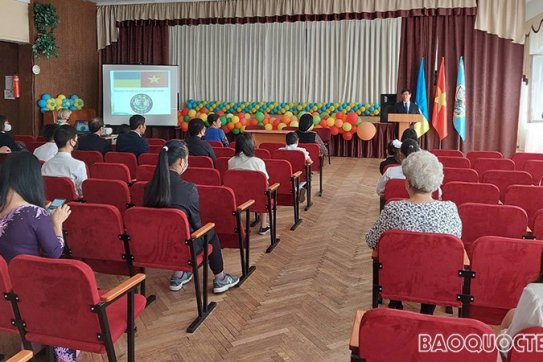 Khai giảng lớp tiếng Việt tại Trường chuyên ngữ số 251 mang tên Chủ tịch Hồ Chí Minh tại Ukraine