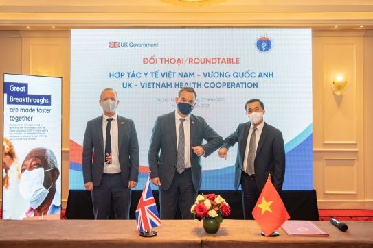 'Ngoại giao vaccine' của Đại sứ quán Việt Nam tại Anh: Hai 'mũi chủ công', góp phần tự chủ vaccine Covid-19 sớm nhất