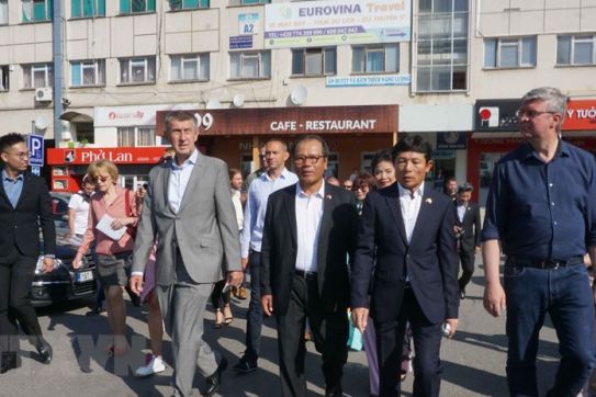 捷克总理高度评价捷越关系和旅捷越南人社群的地位