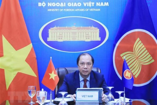 Các Ngoại trưởng ASEAN họp trù bị cho các Hội nghị cấp cao 38 và 39