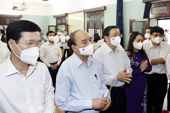 Chủ tịch nước dâng hương tưởng niệm Chủ tịch Hồ Chí Minh