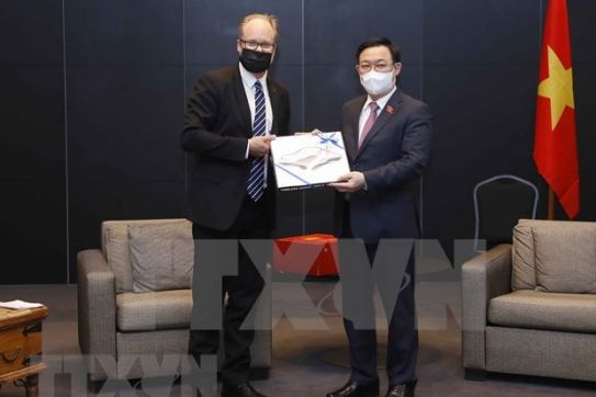 Top legislator receives Salo mayor, international entrepreneurs