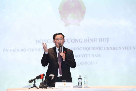 Chủ tịch Quốc hội gặp gỡ với đại diện Cộng đồng người Việt Nam