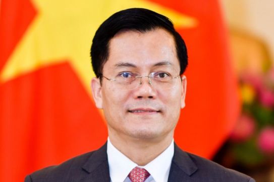 Đại sứ Hà Kim Ngọc trả lời báo chí về tình hình vận động nguồn cung vaccine và thiết bị y tế