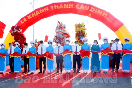 Khánh thành cầu Dinh nối huyện Thủy Nguyên, thành phố Hải Phòng và thị xã Kinh Môn, tỉnh Hải Dương