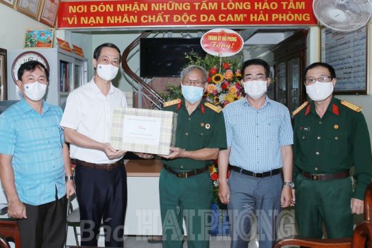 海防市一直大力关心帮助橙剂受害者