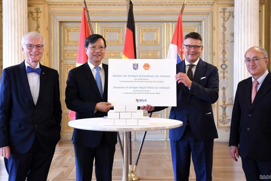 Bang Hessen, Đức trao tặng 160.000 bộ kít xét nghiệm nhanh Covid-19 cho Việt Nam