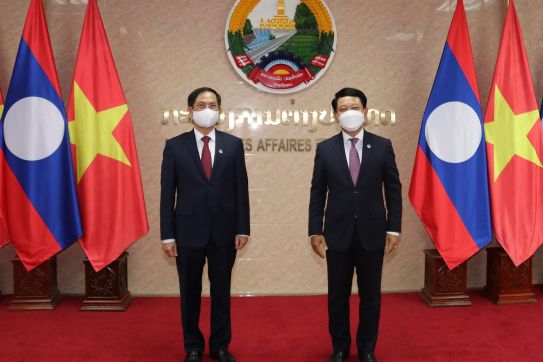 Bộ trưởng Ngoại giao Bùi Thanh Sơn gặp làm việc với Bộ trưởng Ngoại giao Lào