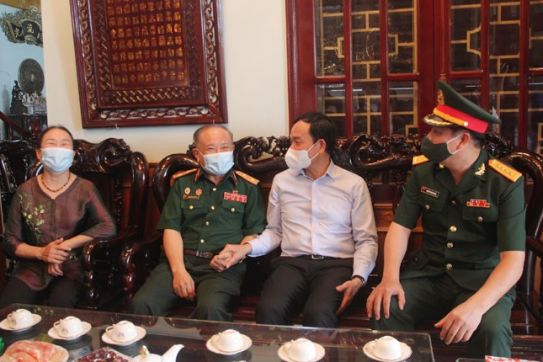 Bí thư Thành ủy thăm, tặng quà người có công nhân dịp kỷ niệm 74 năm Ngày thương binh, liệt sỹ