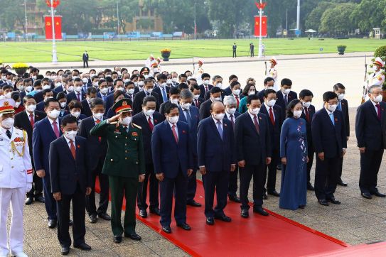 Đại biểu Quốc hội khóa XV vào Lăng viếng Chủ tịch Hồ Chí Minh