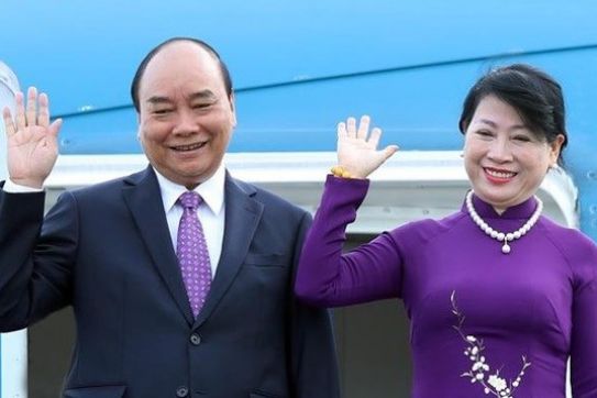President Nguyen Xuan Phuc leaves for official visit to Laos