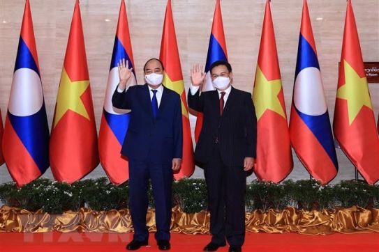 Chủ tịch nước Nguyễn Xuân Phúc dự Lễ trao tặng Nhà Quốc hội Lào