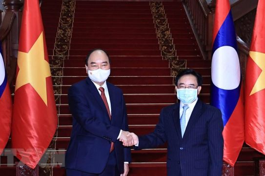 Chủ tịch nước Nguyễn Xuân Phúc hội kiến Thủ tướng Chính phủ Lào