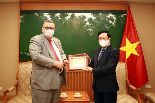 越南建议芬兰早日批准越南与欧盟投资保护协定