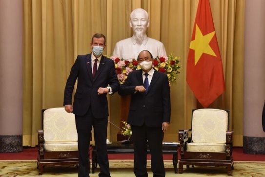 Australian Trade and Investment Minister holds talks in Viet Nam to progress economic links