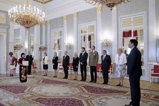 Đại sứ Nguyễn Thị Bích Thảo trình Thư ủy nhiệm lên Tổng thống Hungary János Áder