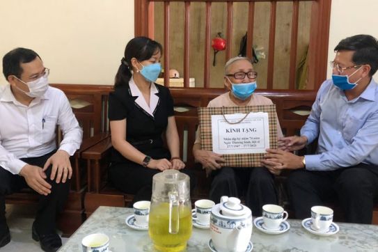 Phó Chủ tịch Thường trực UBND thành phố thăm, tặng quà người có công tại huyện An Dương