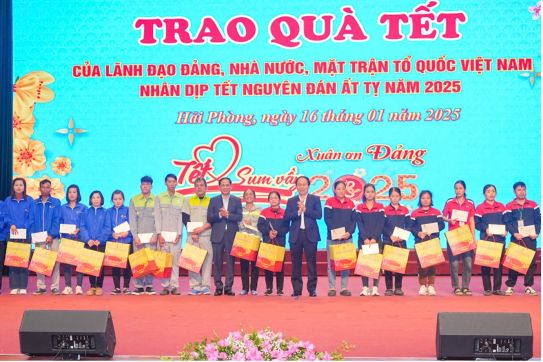 Deputy Prime Minister Bui Thanh Son Attends “Tet Reunion – Spring of Gratitude to the Party” with Hai Phong Workers and Employees