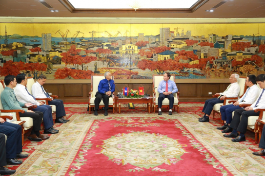 Lao Peace and Solidarity Committee visits and works in Hai Phong