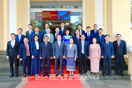 Hai Phong Party Secretary, Mr. Le Tien Chau Meets and Works with the High-Level Delegation of the Lao People's Revolutionary Party