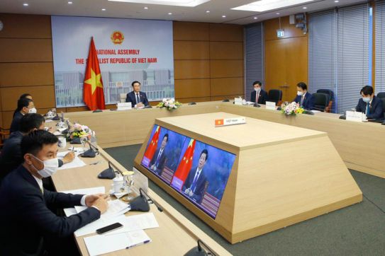 Chủ tịch Quốc hội Vương Đình Huệ hội đàm với Chủ tịch Nhân Đại Trung Quốc
