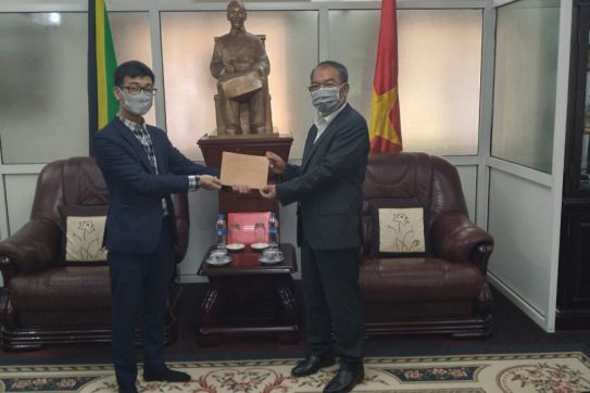 Đại sứ Việt Nam tại Tanzania tiếp nhận ủng hộ quỹ phòng chống Covid-19 từ Tập đoàn Tân Long