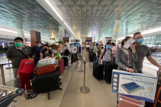 Đưa hơn 320 công dân Việt Nam tại Indonesia về nước an toàn