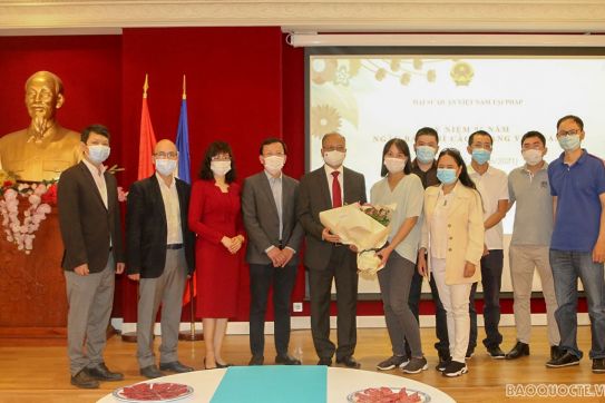 Đại sứ quán Việt Nam tại Pháp gặp mặt thân mật các cơ quan đại diện báo chí nhân ngày 21/6