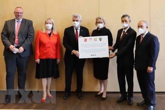 German states present COVID-19 rapid test kits to Vietnam