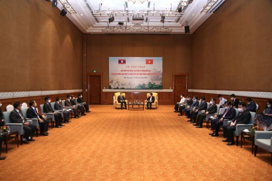 Lào tặng 300.000 USD vào Quỹ phòng chống Covid-19 của Việt Nam