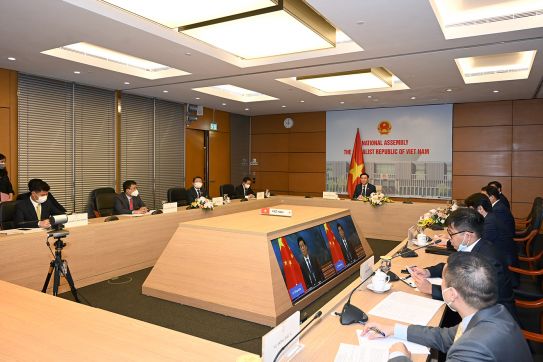 国会主席王廷恵与中国全国人大常委会委员长栗战书举行视频会谈