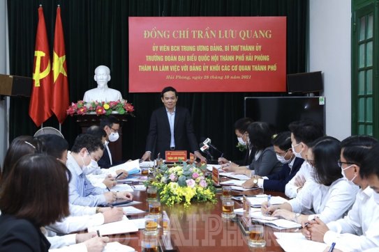 Đồng chí Bí thư Thành ủy Trần Lưu Quang làm việc với Ban Thường vụ Đảng ủy Khối các cơ quan thành phố