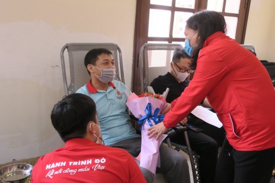 1.210 cán bộ, công chức, viên chức và người lao động các Sở, ngành, đoàn thể thành phố đăng ký hiến máu tình nguyện