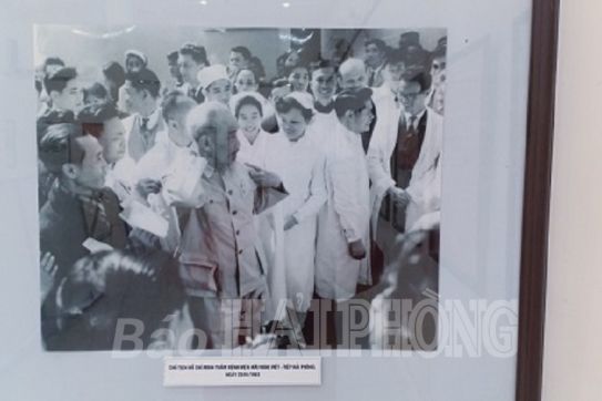 Mở cửa triển lãm “9 lần Bác Hồ về thăm Hải Phòng, những thành tựu về kinh tế - xã hội của thành phố trong 5 năm qua”