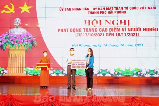 Tiếp nhận gần 23 tỷ đồng ủng hộ tại lễ phát động Tháng cao điểm "Vì người nghèo"